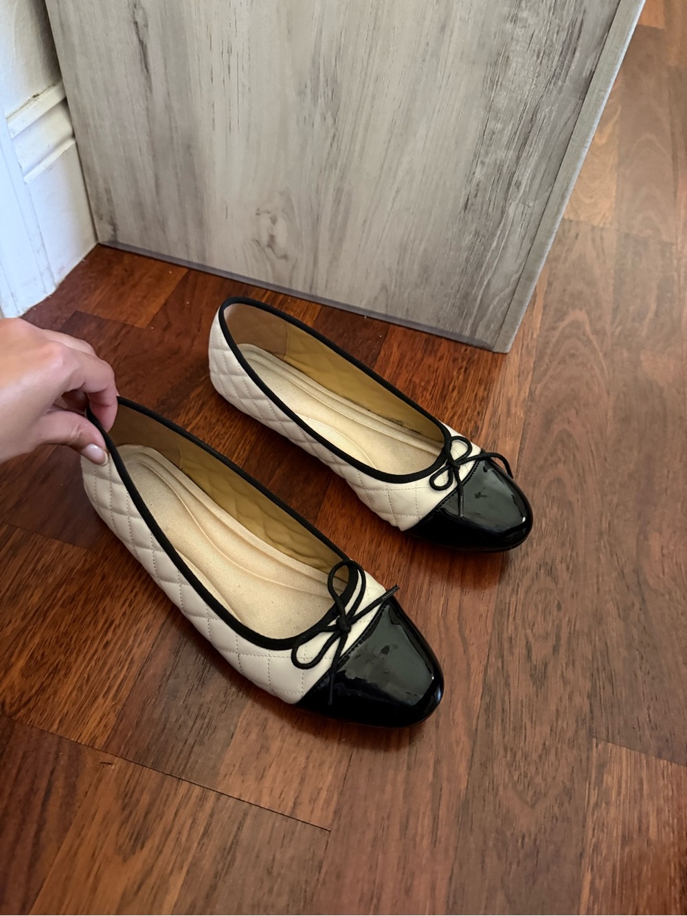 Classic Two-Tone Quilted Ballet Flats - Black & Cream